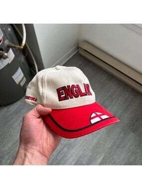 Cream / Red Vintage 90’s Embroidered England Football / Soccer Cap